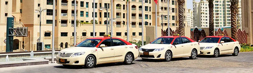 Dubaista Abu Dhabiin taksilla